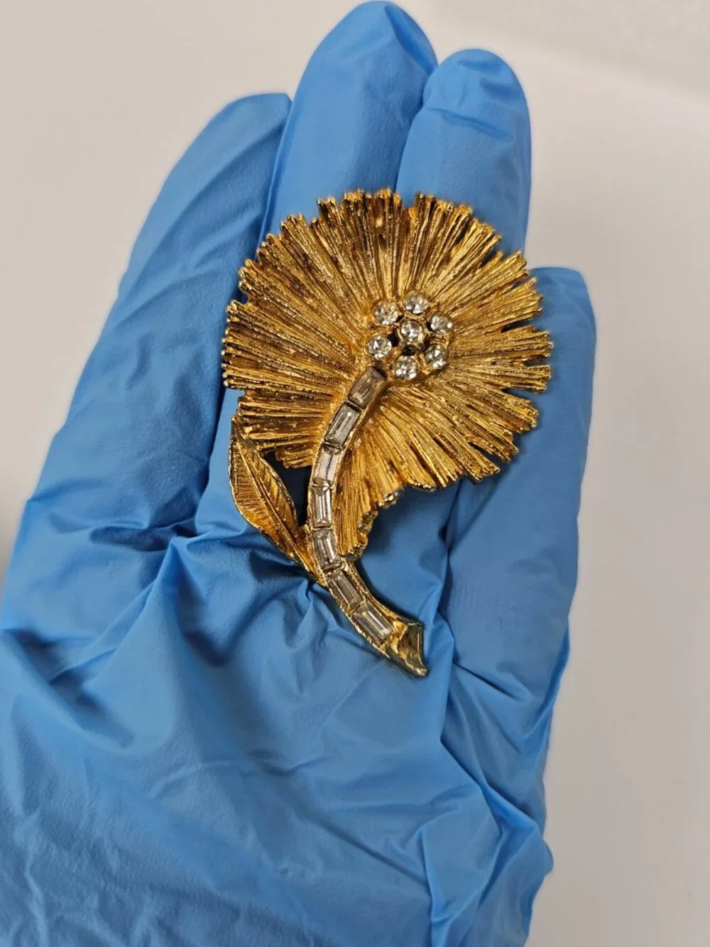 Vtg Flower‎ Dandelion Gold Tone Brooch Pin Textured Clear Rhinestone Baguette